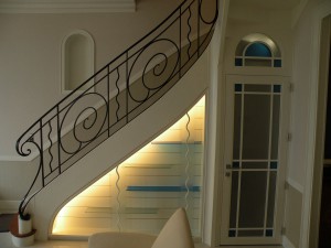 mtpm-realisation-maison-escalier-blanc-foucher-metallerie